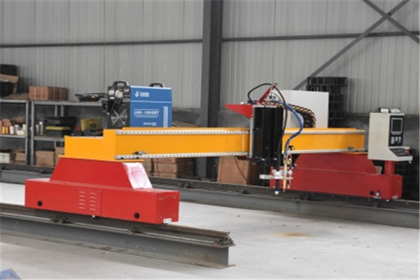 濟(jì)南龍門(mén)式數(shù)控切割機(jī)