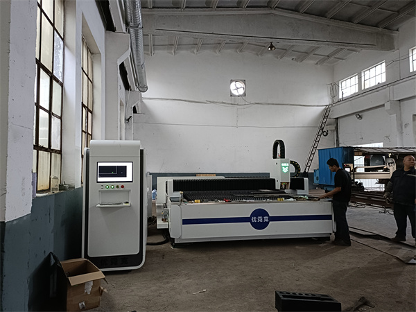 高功率數(shù)控激光切割機(jī)04